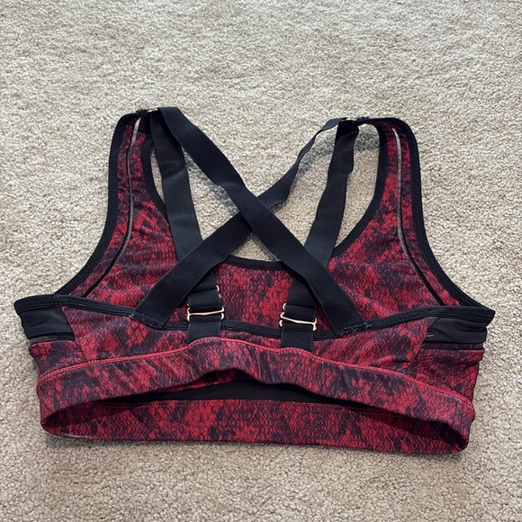 Fabletics sports bra, size M - Picture 5 of 5